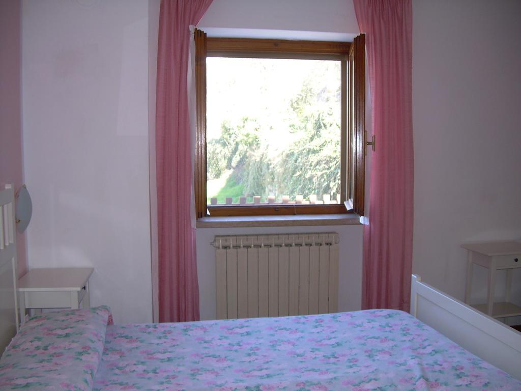 דירות ברנצונה סול גארדה Casa Mary חדר תמונה